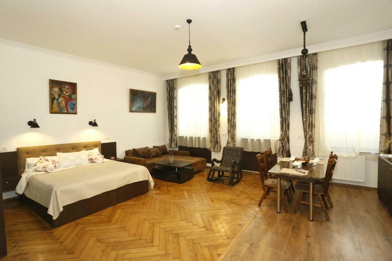 Ferienwohnung Old - Gold Gala Tbilisi Exterior foto